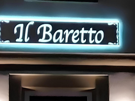 Il Baretto, Außenbeschriftung