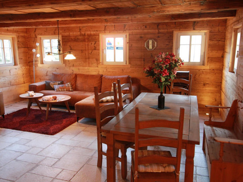 3 Wohnzimmer-Esstisch