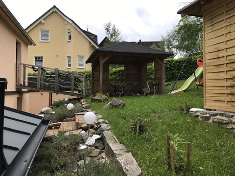 GARTEN MIT TERRASSEN