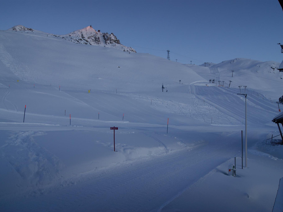 Vom Balkon auf Skipiste