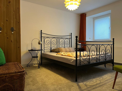 Schlafzimmer 1