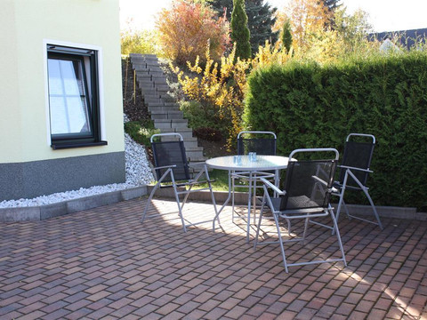 Terasse mit Sitzmöglichkeit