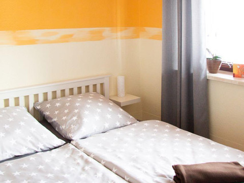 Schlafzimmer mit Doppelbett