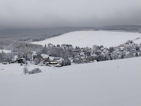 Blick zum Skihang Neudorf