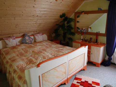 Schlafzimmer 1