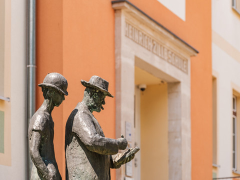 Zille Plastik an der Heinrich Zille Schule
