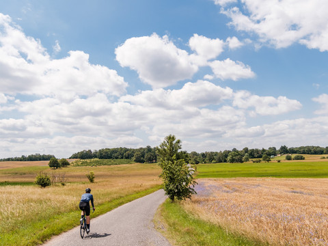 Über ruhige Straßen durch das Elbland bei Bärnsdorf