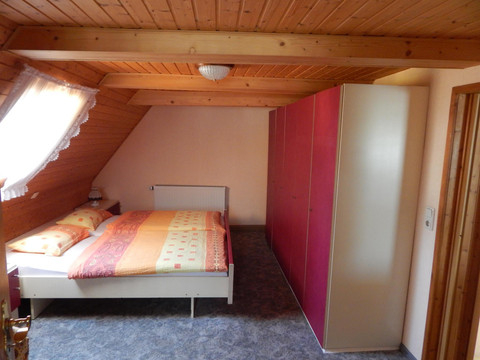 Schlafzimmer 1