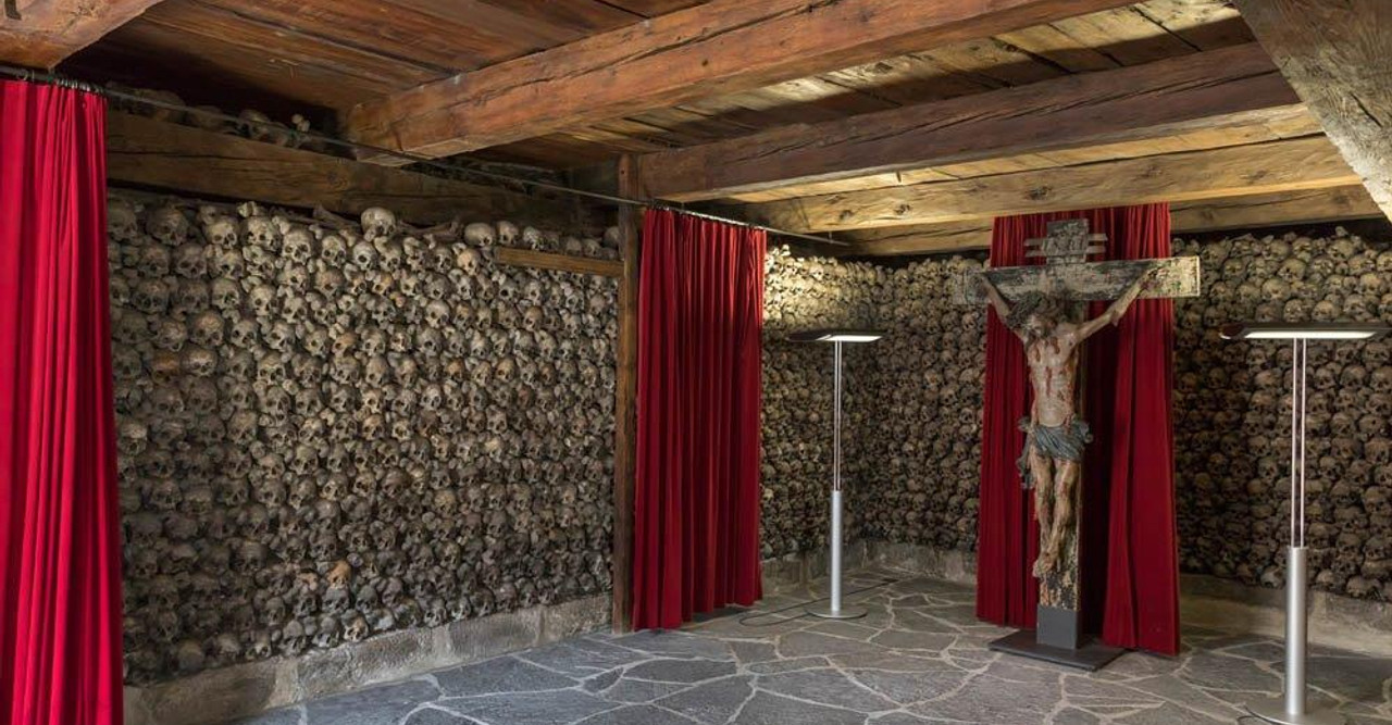 Leuk: Stefanskirche mit Beinhaus