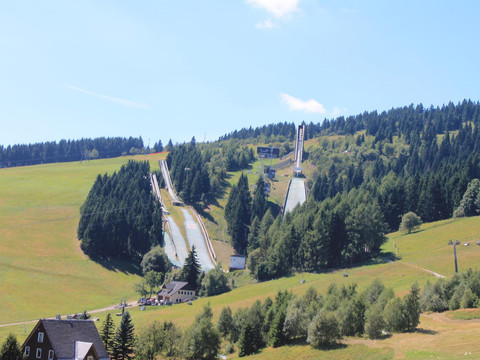 Blick auf die Sprungschanzen Oberwiesenthal
