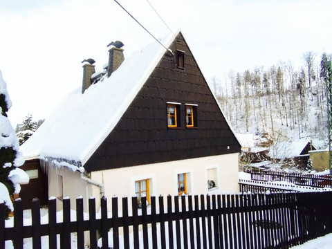 Hausansicht - Winter