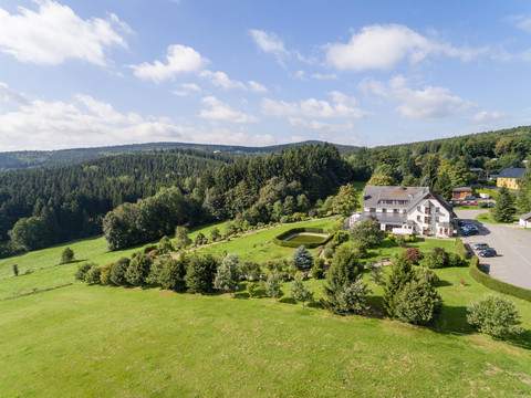 Direkt am Wald mit viel Grün