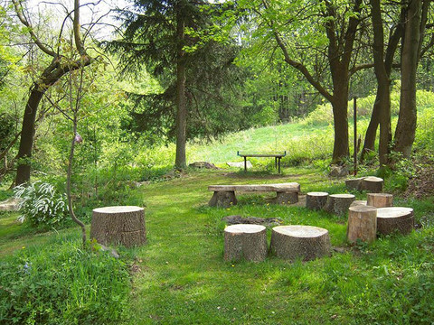 Feuerplatz mit Tischtennisplatte