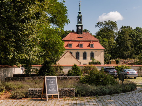 Schloss Tiefenau mit Rosengarten
