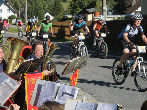 musikalischer Gruß am Berg durch die Feuerwehrkapelle Carlsfeld