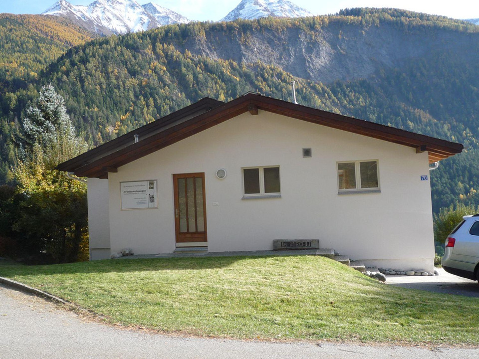 Aussenansicht Sommer Bergseite