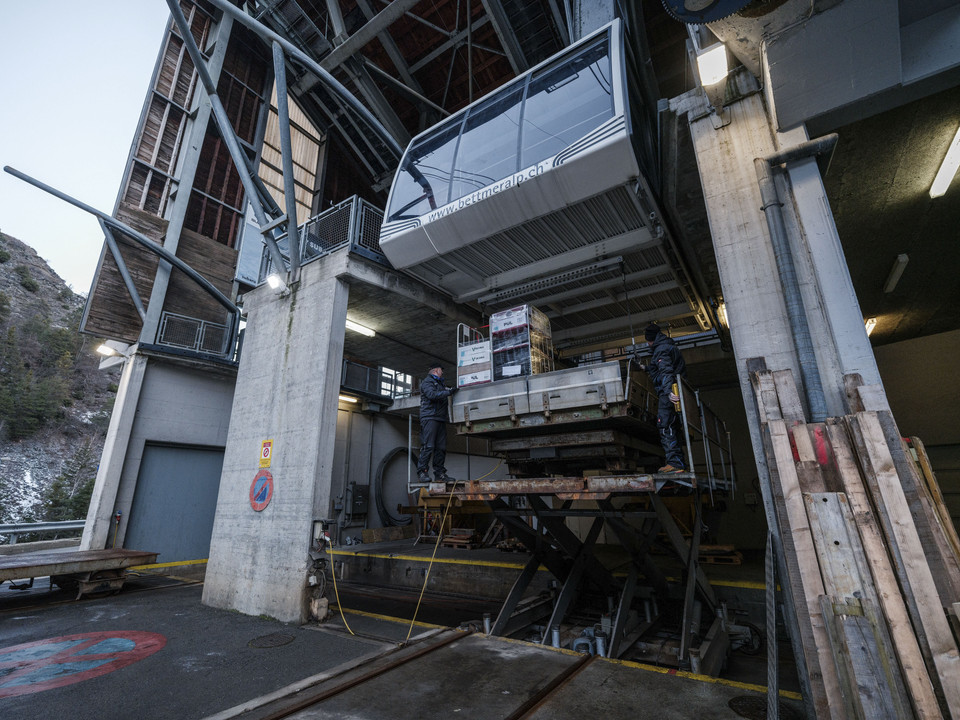 autofreies-skigebiet-margelisch-transporte-winter-bettmeralp-aletsch-arena-pascal-gertschen-01.jpg