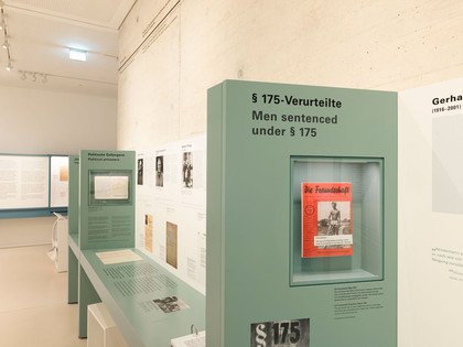 Gedenkstätte-JVA-WF-Ausstellung-175.jpg Ausstellungstafeln zu §175 GefangenenExhibition panels on §175 prisonersUdstillingspaneler om §175-fangerTentoonstellingspanelen over §175 gevangenen
