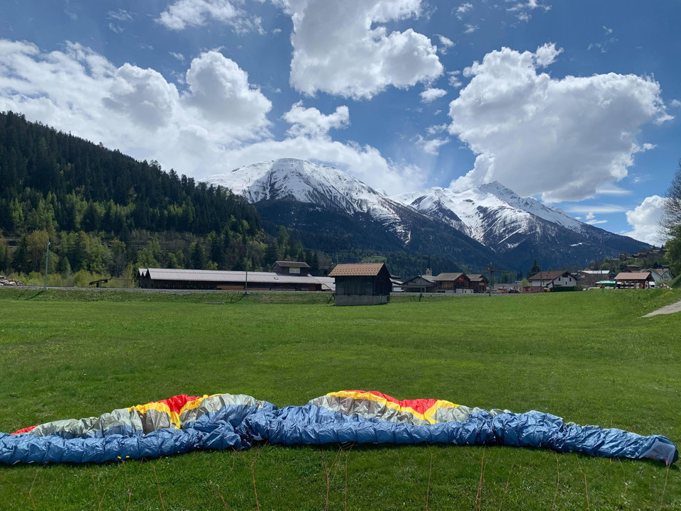 ferienwohnung-fiesch-Deltaflieger-Paraglider-Lande