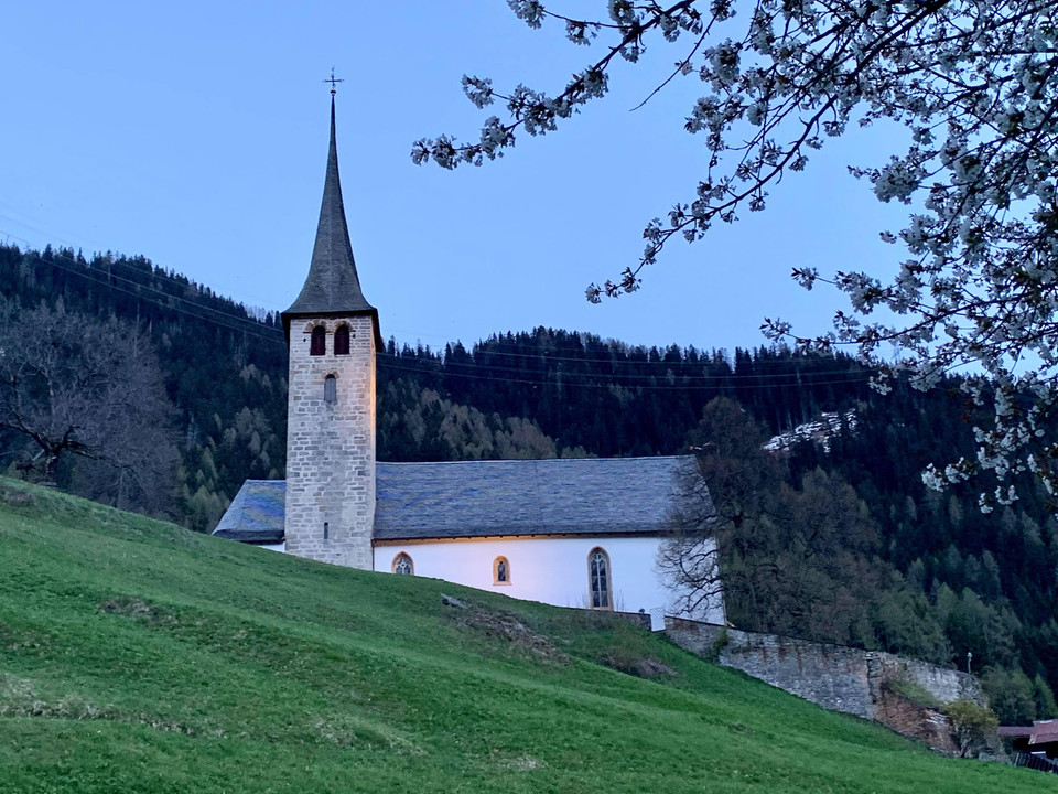 Ferienwohnung-Fiesch-Kirche-Ernen