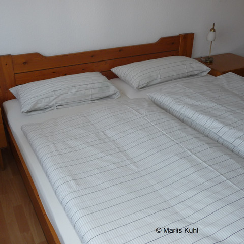P1010952-Schlafzimmer_Bett_Copyright.jpg