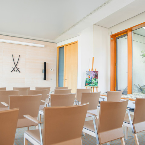 Reihenbestuhlung im Tagungsraum Reihenbestuhlung im TagungsraumRow seating in the conference room