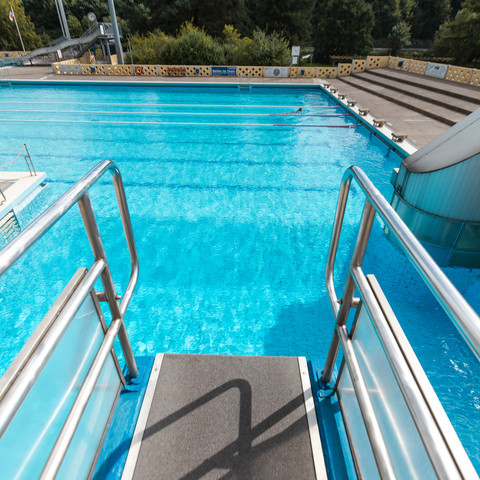 Hochbad Sprungturm.jpeg