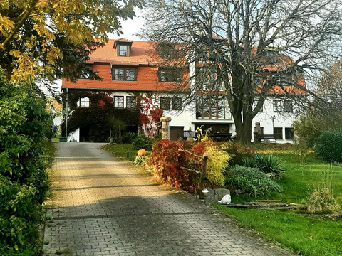 Auffahrt zum Gute Laune Hof