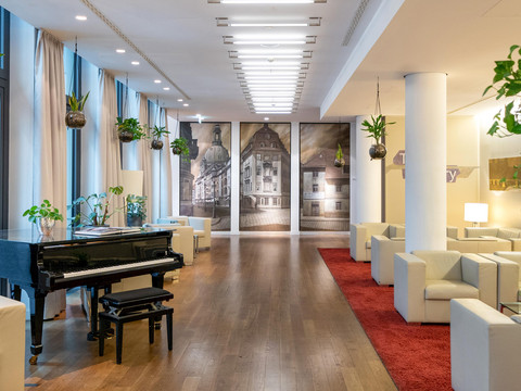 023InnsideDresden-Lobby common areas