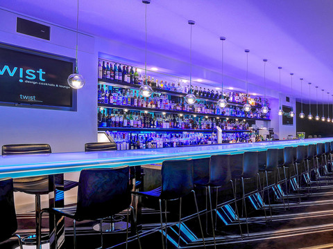 273InnsideDresden-Twist Bar