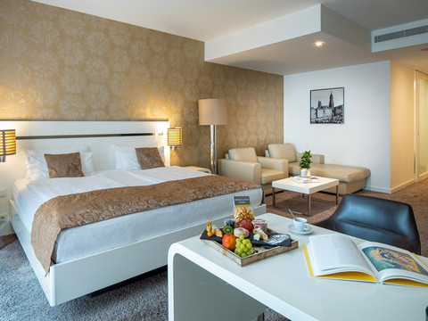 106cInnsideDresden-The Loft & Family Room