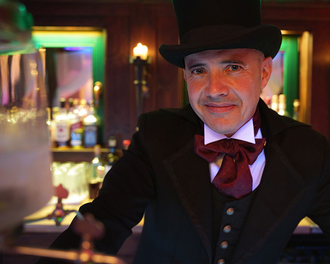 maitre dabsinthe zur absinthnacht mit burlesqueshow in der spielerspelunke.jpg