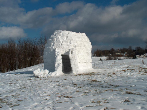 Iglu-Bau auf der Halde