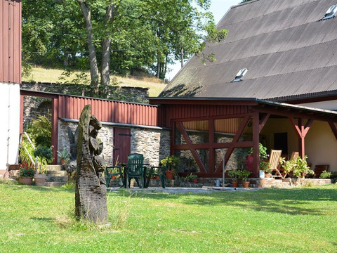 Hof / Sitzplatz / überdacht