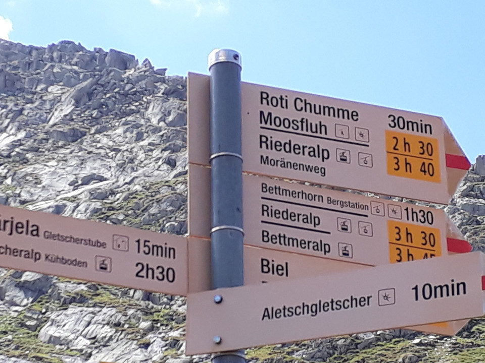 Wegweiser beim Märjelensee