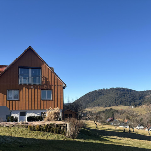 Hausansicht mit Ausblick
