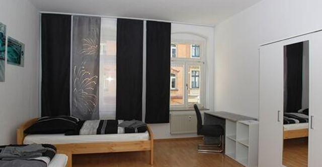 Schlafzimmer 1