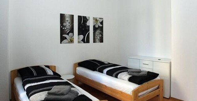 Schlafzimmer 2