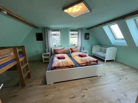 SCHLAFZIMMER 1 APPARTEMENT A
