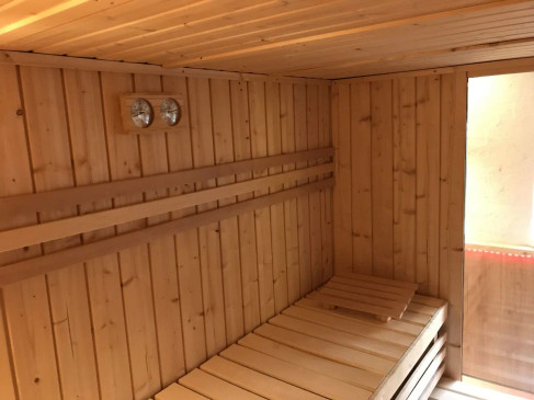 finnische-sauna-stufenlos-einstellbar-bis-95-grad.webp