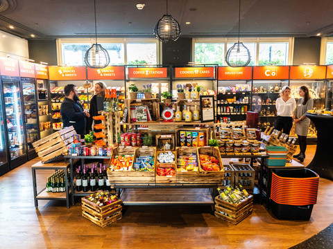 Hotelshop Gesamtaufnahme frontal - Foto Jacob Gold