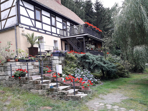 Der Ferienhof in voller Blüte