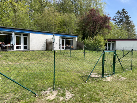 Knaus Campingpark Wingst Bungalow mit Hund