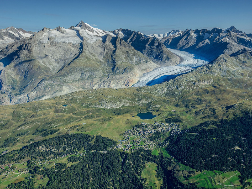 Aletsch Arena - Flugaufnahme Riederalp mit Grossem Aletschgletscher