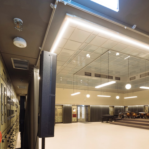 Historic control room at Kraftwerk Mitte Historische Schaltwarte im Kraftwerk MitteHistoric control room at Kraftwerk MitteHistorická řídicí místnost v elektrárně MitteHistoryczna sterownia w elektrowni MitteHistorische controlekamer bij elektriciteitscentrale MitteLa storica sala di controllo della centrale elettrica di Mitte