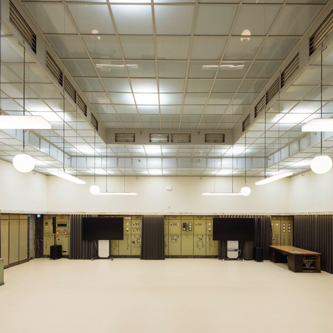 Historic control room at Kraftwerk Mitte Historische Schaltwarte im Kraftwerk MitteHistoric control room at Kraftwerk MitteHistorická řídicí místnost v elektrárně MitteHistoryczna sterownia w elektrowni MitteHistorische controlekamer bij elektriciteitscentrale MitteLa storica sala di controllo della centrale elettrica di Mitte