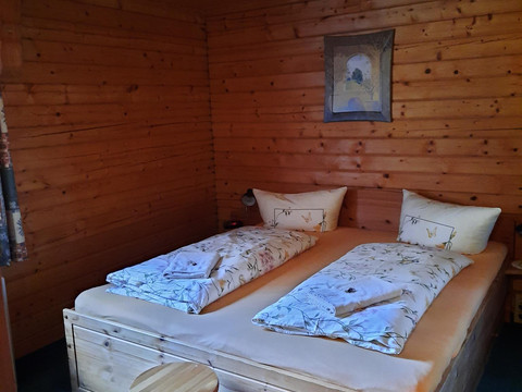 EG Schlafzimmer mit Doppelbett