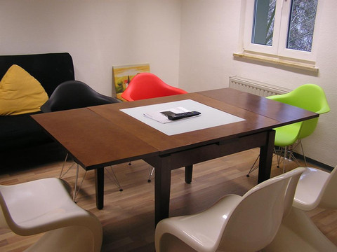 Aufenthaltsraum mit Aufbettung