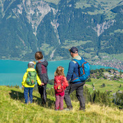axalp-familie-kinder-wandern-sommer-aussicht-brienzersee.jpg