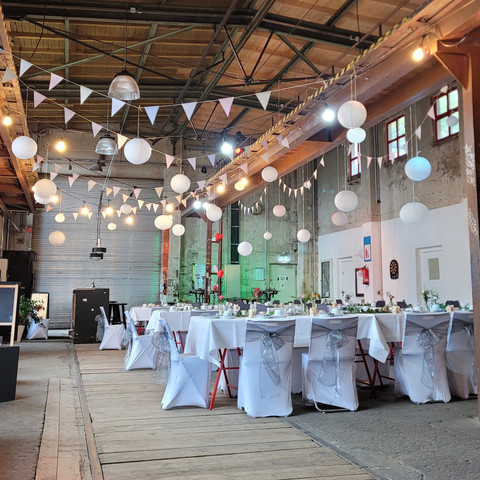 GEH8 Eingedeckte Halle im GEH8 für eine FeierlichkeitHall covered in GEH8 for a celebrationKrytá hala v GEH8 na oslavuZadaszona hala w GEH8 na uroczystośćOverdekte hal bij GEH8 voor een vieringSala coperta al GEH8 per una celebrazione